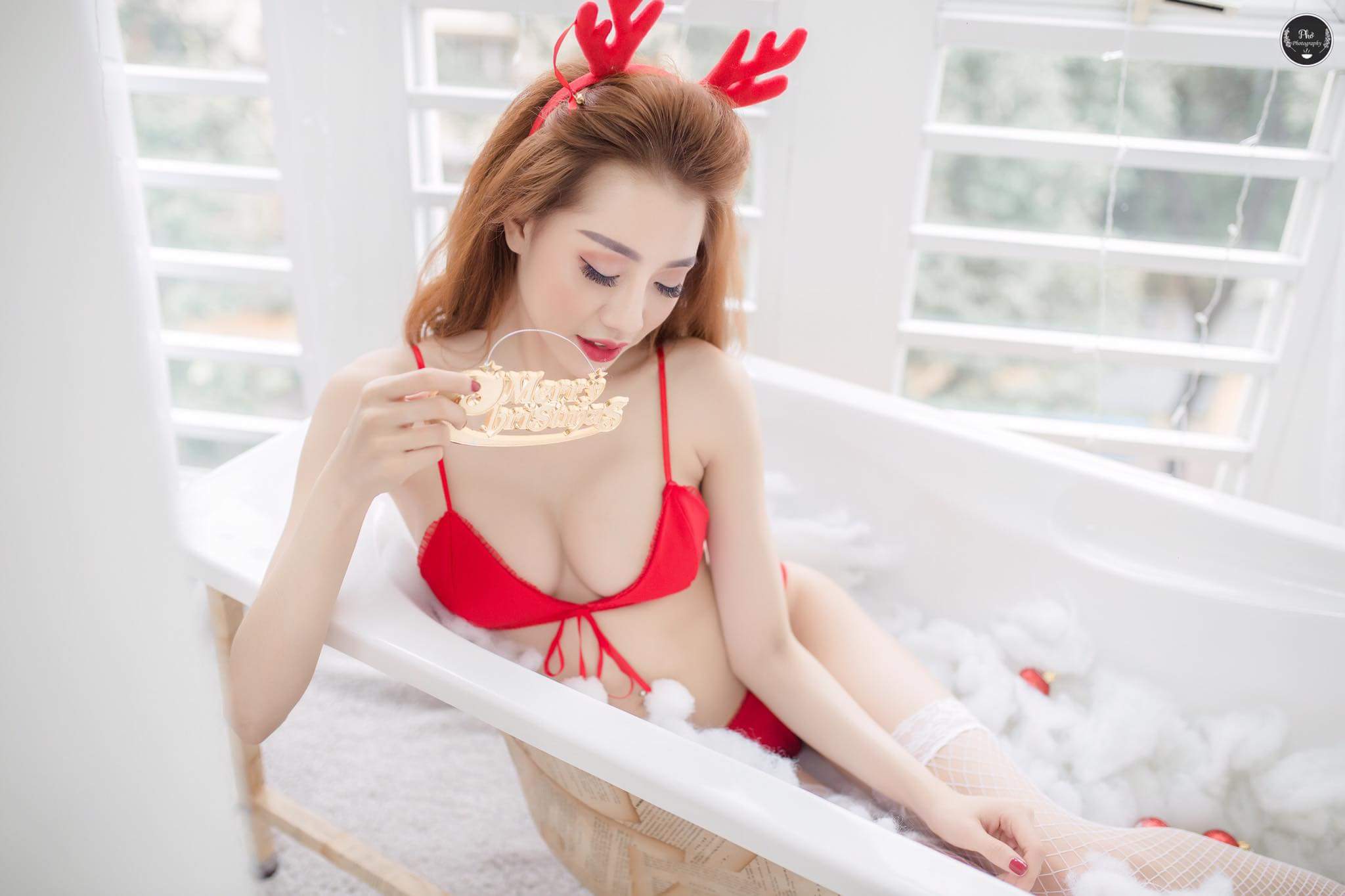 Nhi Tưng bikini Jingle Bells sexy photo Huỳnh Hưng Phát